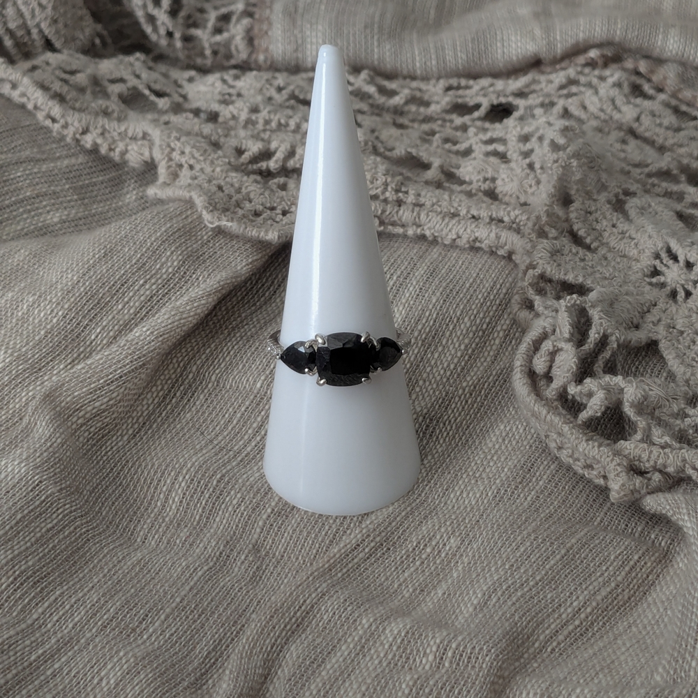 Elegant Black Silver Ring